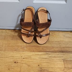 Born sandals